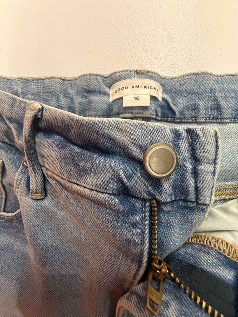 GOOD AMERICAN Good Legs Jeans Women’s Size 16 Light Wash Distressed Raw Hem